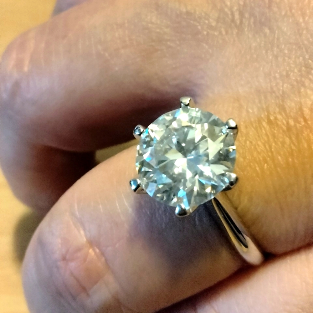 🥰🤩🥰 for moissanite 5 carat solitaire engagement ring!